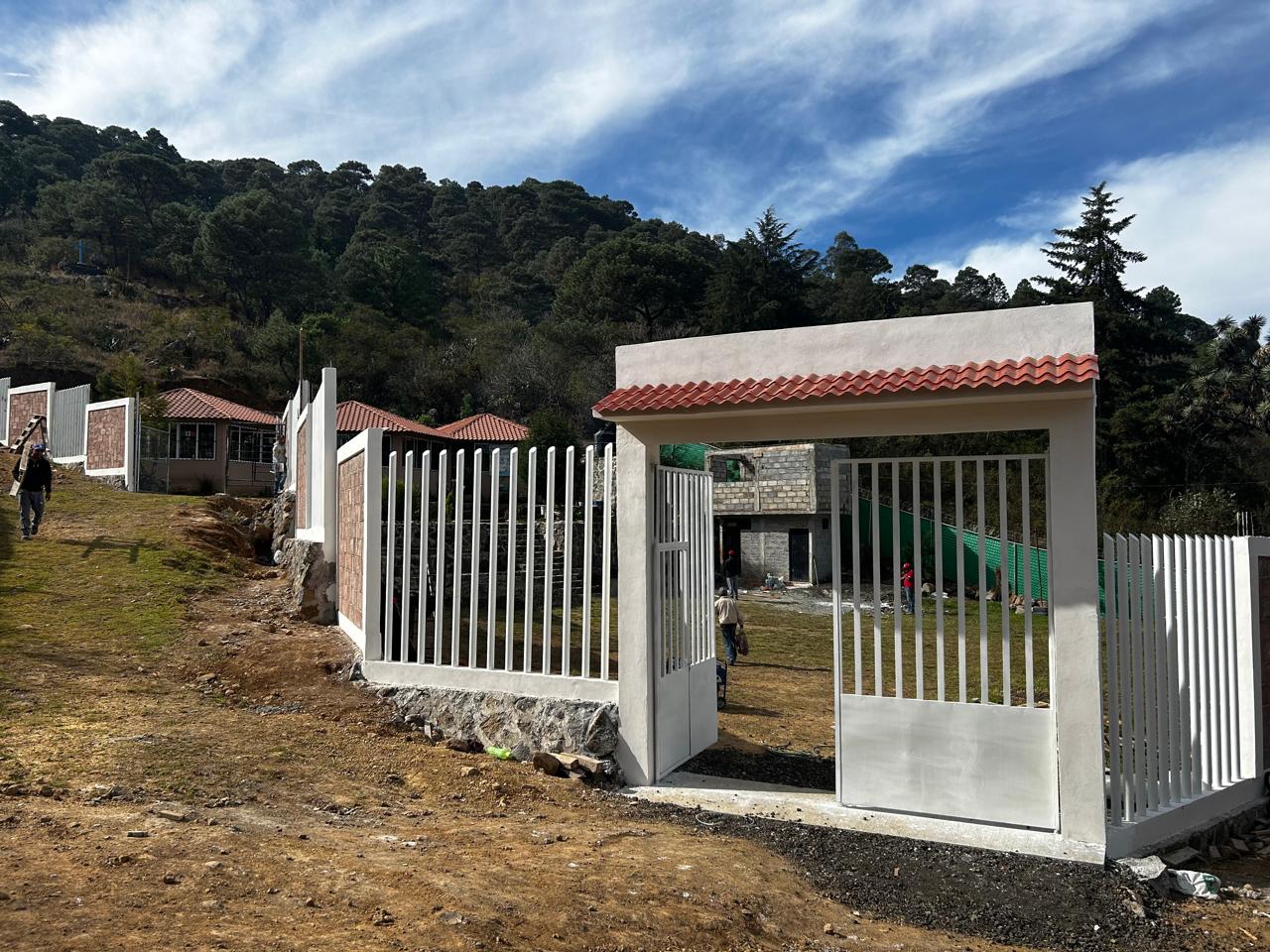 Acceso y cercado de obra